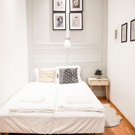 Stylish Central Location Kazincy Netflix 1Br บูดาเปสต์ ภายนอก รูปภาพ