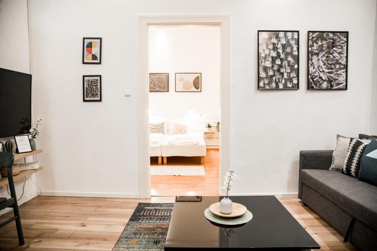 Stylish And Spacious ! Central Location Kazincy Netflix บูดาเปสต์ ภายนอก รูปภาพ