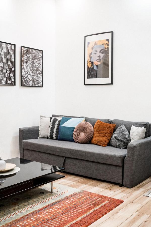 Stylish And Spacious ! Central Location Kazincy Netflix บูดาเปสต์ ภายนอก รูปภาพ
